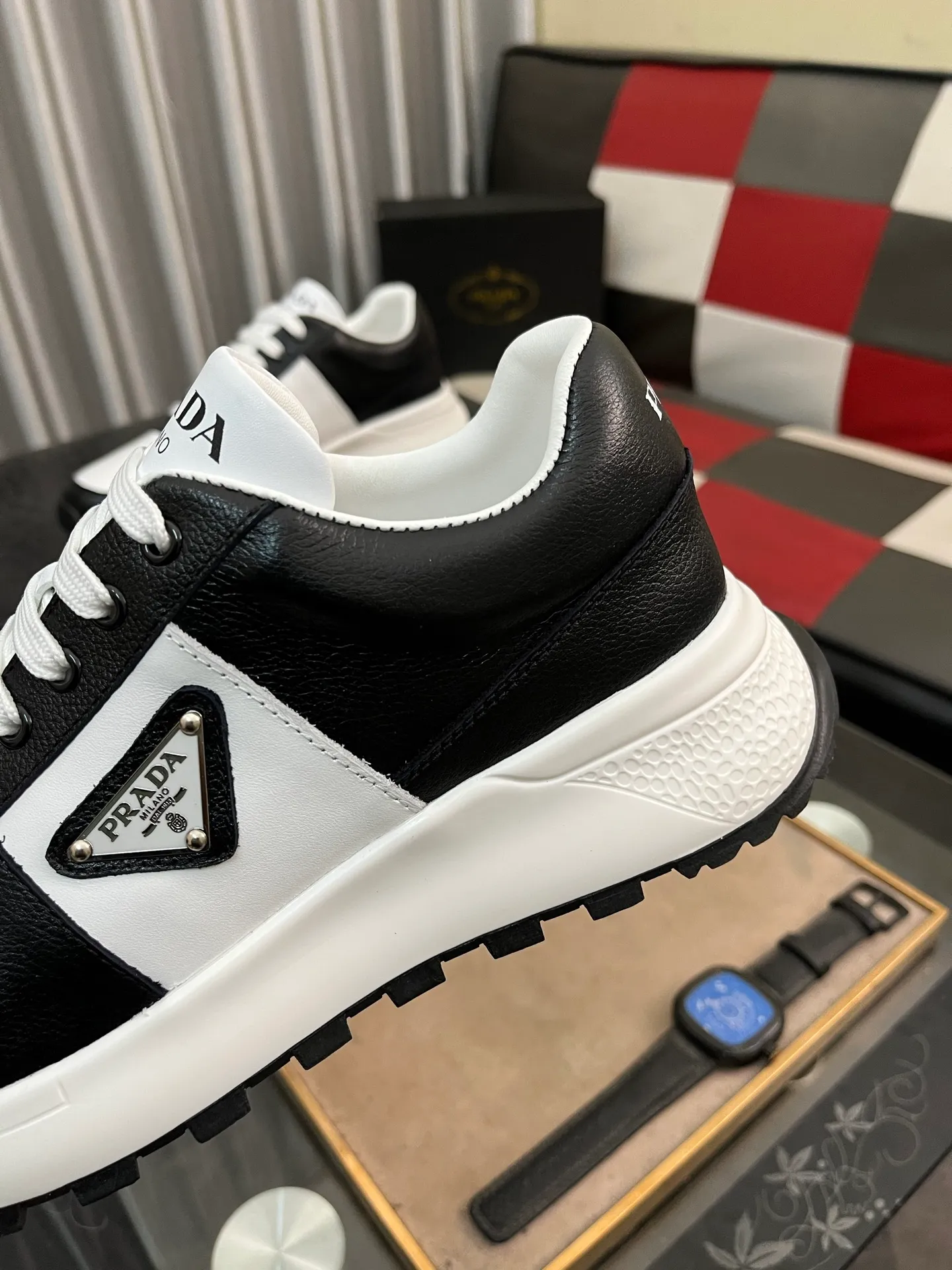 Men's shoes 💰440⌚️⌚️ PRADA [Prada] popular men's shoes, casual shoes and sports shoes! High-end quality 🍀 The upper is made of imported original cowhide 💥 cowhide lining; the original molded outsole. The style is correct and elegant, comfortable and versatile💪 Three quality guarantees. Size: 38-44, 3️⃣colors available.